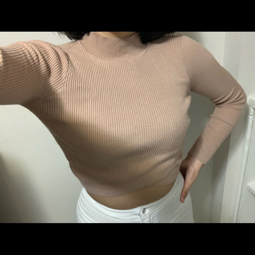 Kendall X Kylie nude cropped long sleeve top 🤎